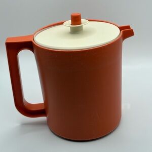 VTG Retro Tupperware Harvest Orange 1 1/2 Quart Pitcher with Seal Tight Lid EUC